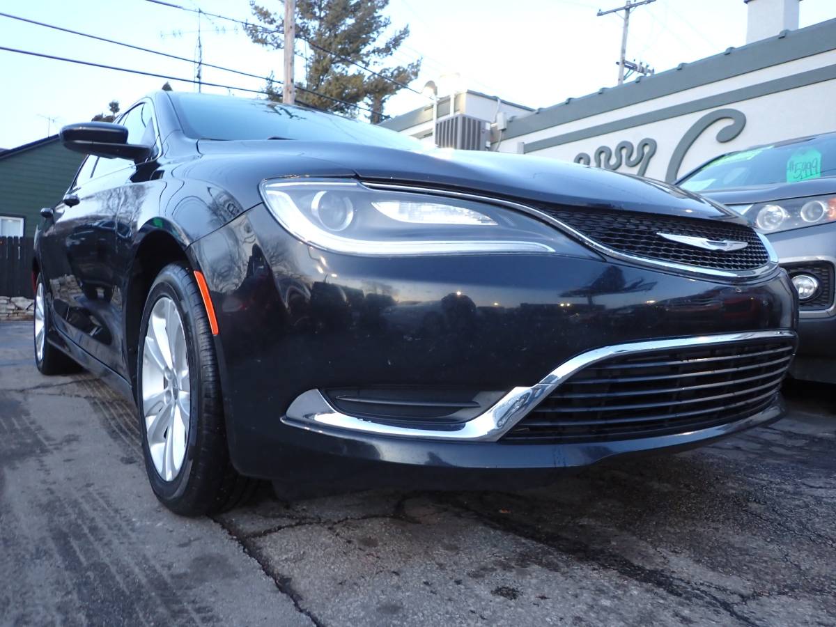 2016 Chrysler 200 Limited143,000 milesBackup camPush button start