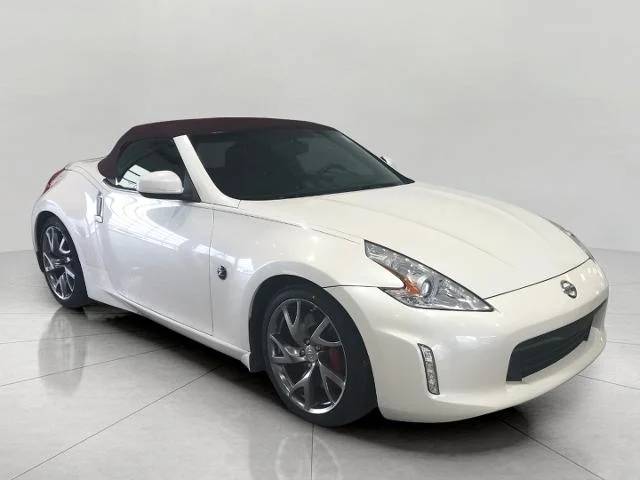 2014 Nissan 370Z 2dr Roadster KBB SAYS $23,092 WE SAY