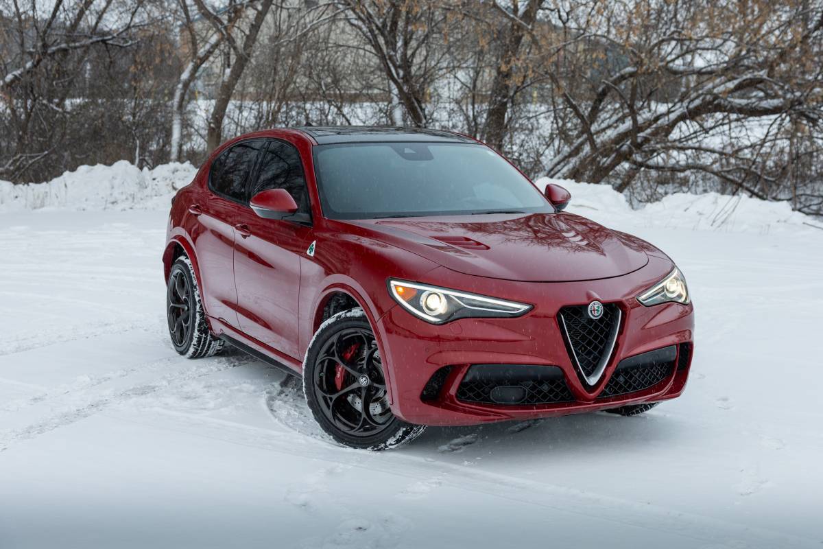 2018 Alfa Romeo Stelvio Quadrifoglio w/ 505 HP, AWD, Race Mode