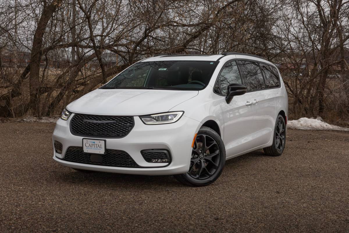 2024 Chrysler Pacifica Limited w/ Stow 'n Go, Adaptive Cruise, 28 MPG