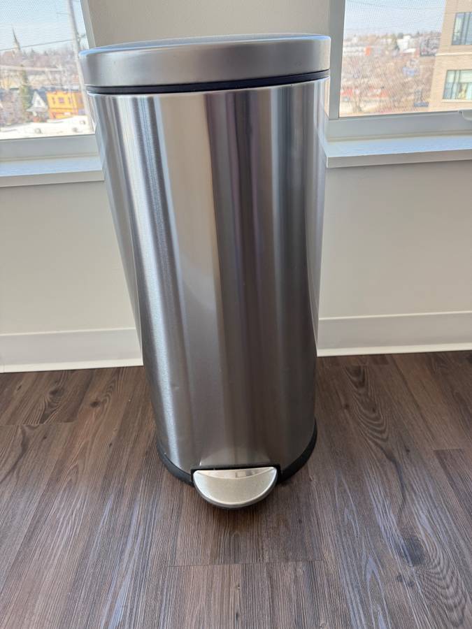 Simple Human Circular Kitchen Garbage Can