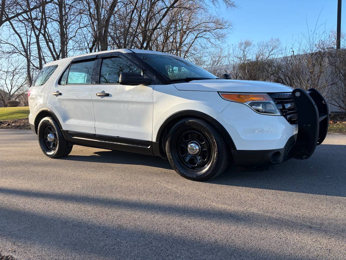 2014 Ford Explorer (Low Miles/1 Ownwer/Excellent Condition)