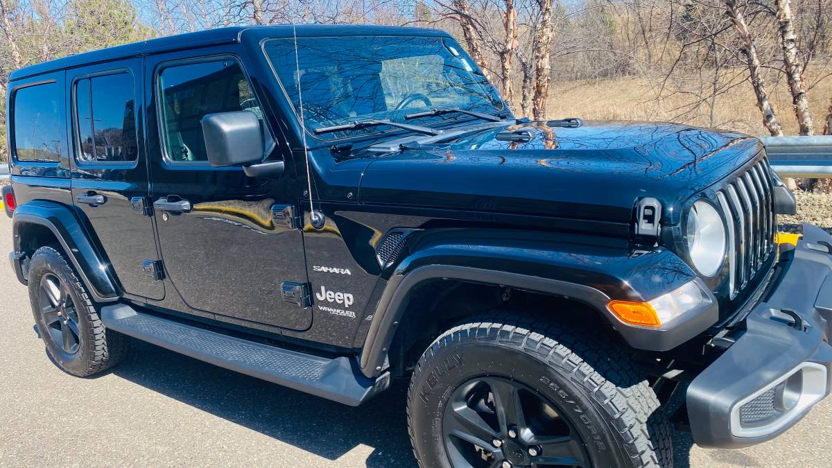 2022 Jeep Wrangler Sahara Unlimited-4 x 4 hardtop -black,Economical 4