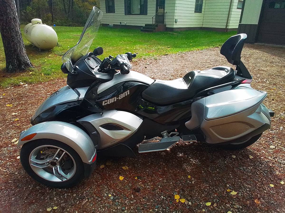 harleys, side by sides and can am spyder