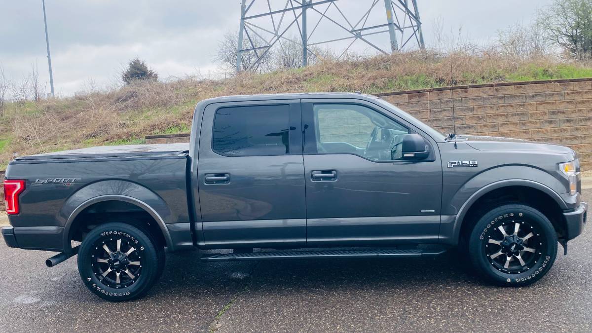 2017 Ford F150 Crew Cab 4x4-2.7 Ecoboost,Grey,heated cloth,167k,Nice