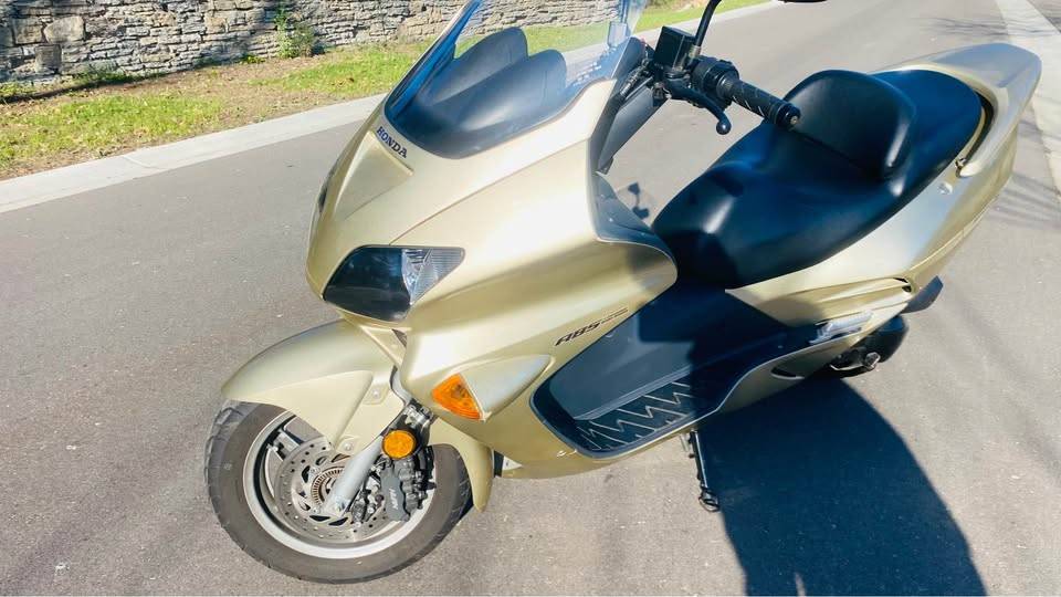 2002 Honda Reflex Scooter-250cc,rare low mileage classic scooter