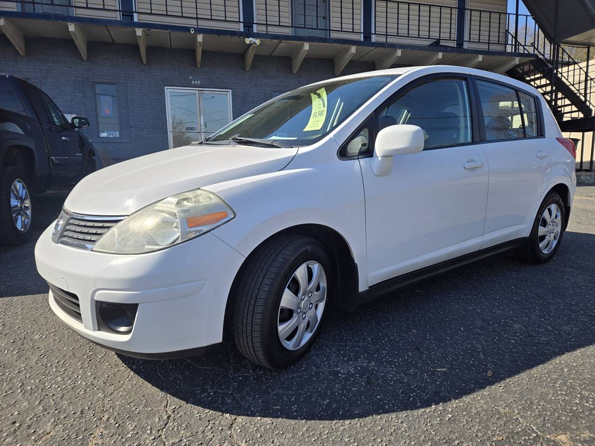 2009 Nissan Versa S 100k 30 MPG