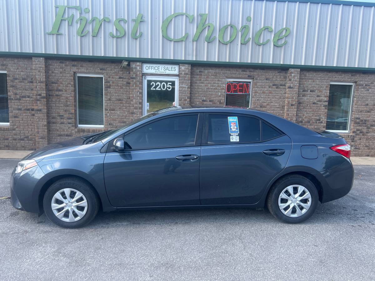 2015 Toyota Corolla 4 dr 1 Owner Accident free Low mileage Local Car