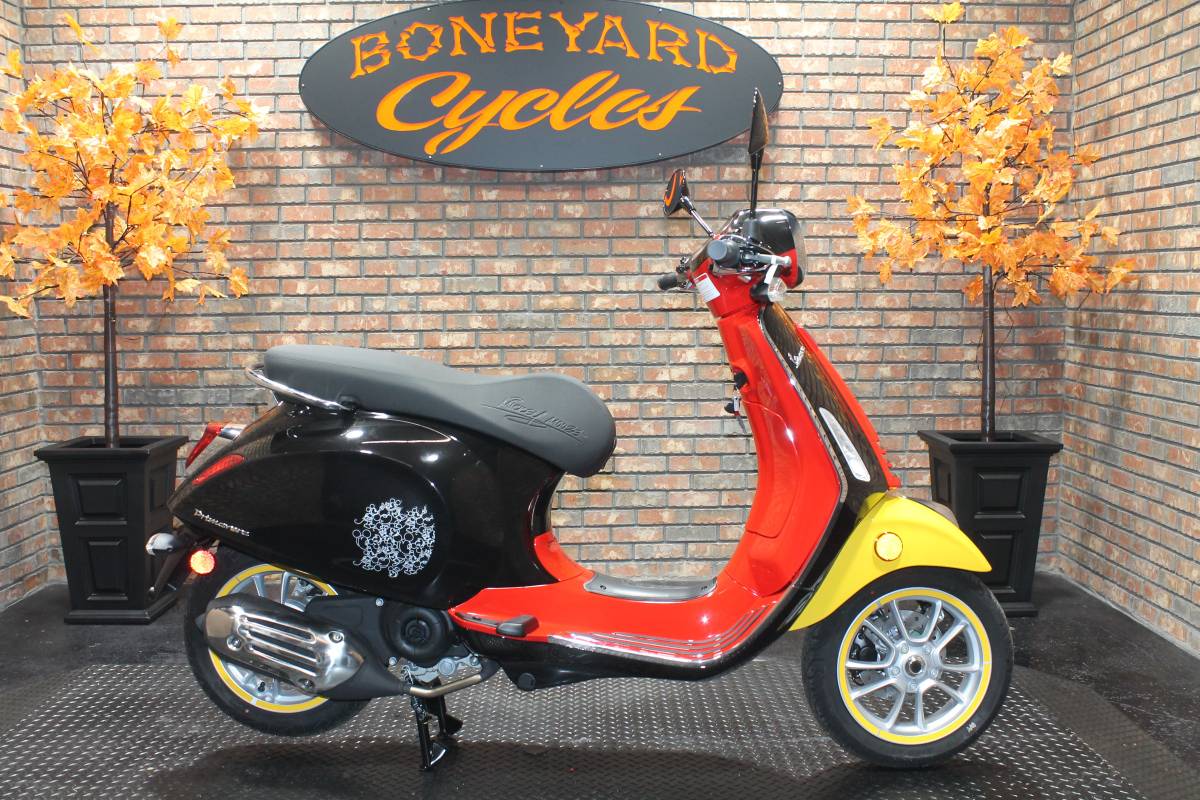 2023 VESPA PRIMAVERA 50 MICKEY MOUSE EDITION