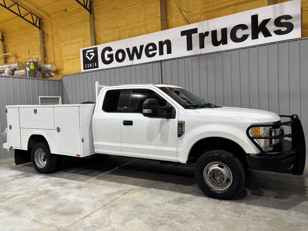 2017 Ford F350 DRW XLT Extended Cab 4wd Utility Bed