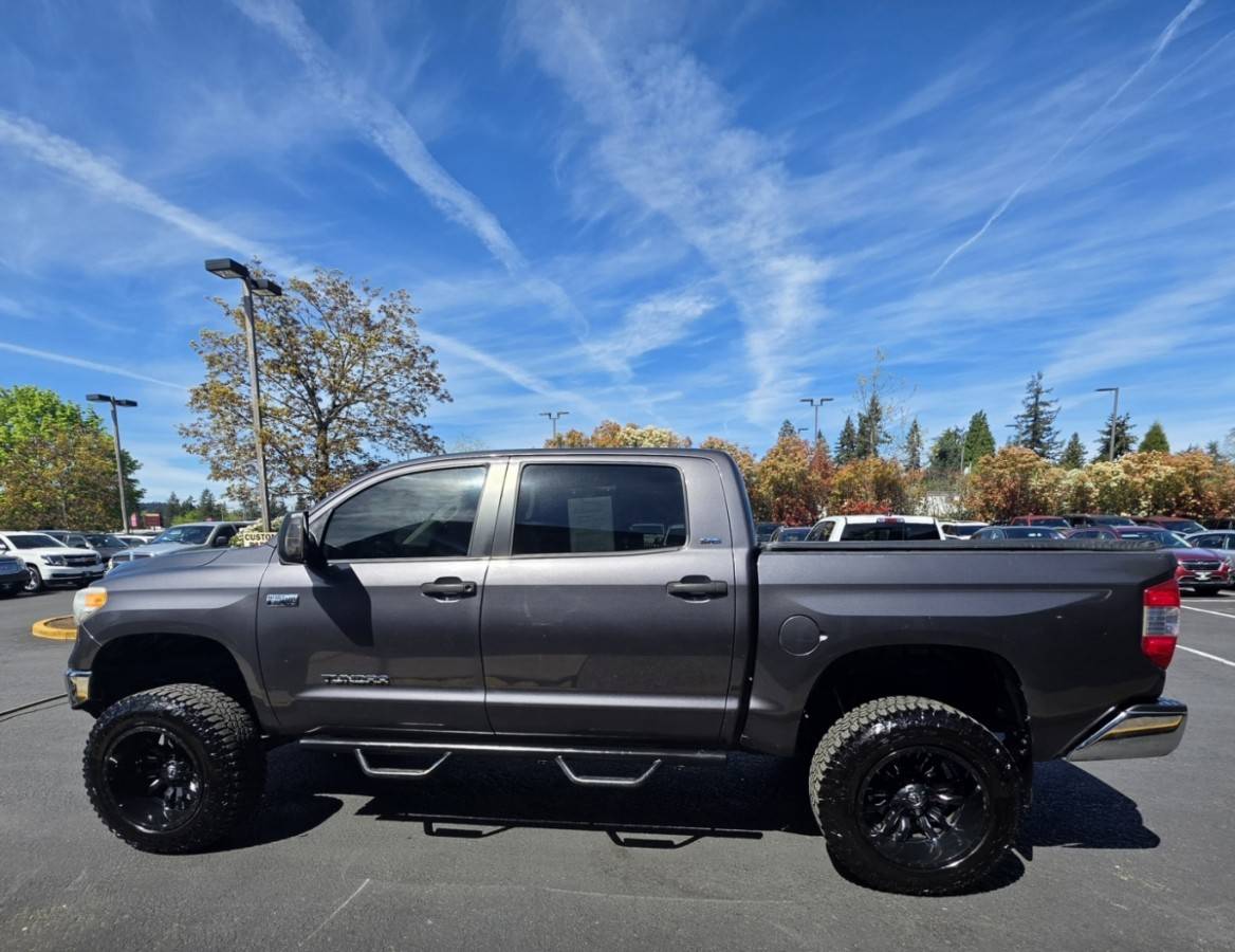 2017 Toyota Tundra Crewmax 4x4 4WD Crew cab Sr5 Pickup 4d 5 1/2 Ft V8