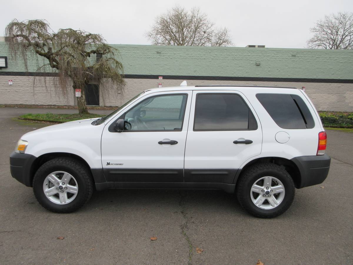 2006 Ford Escape Hybrid 4x4 - One owner - 94,504 Miles - 31 MPG