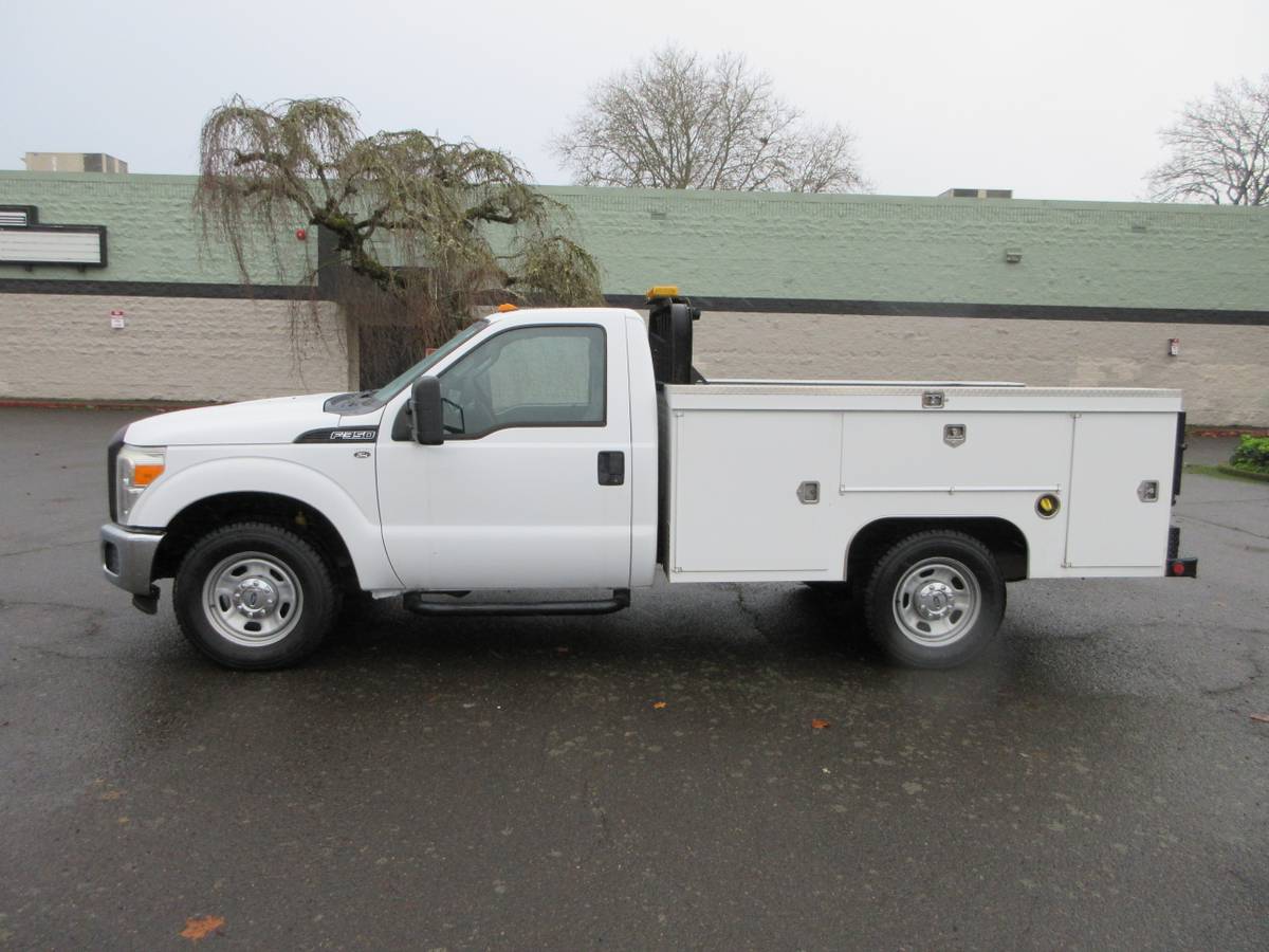 2011 Ford F-350 SD - Utility Box + Liftgate - 72,141 Miles - 1 Owner
