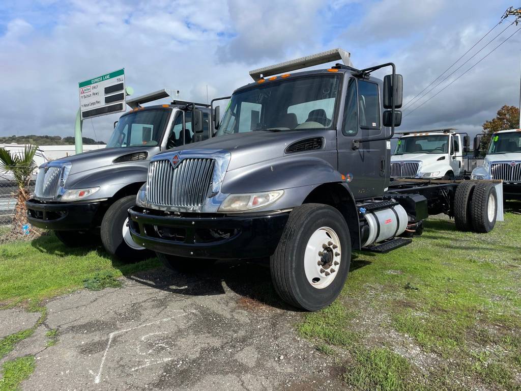 2019 INTL 4300 CAB CHASSIS PERFECT FOR TOW OR DUMP BODY CUMMINS, NON