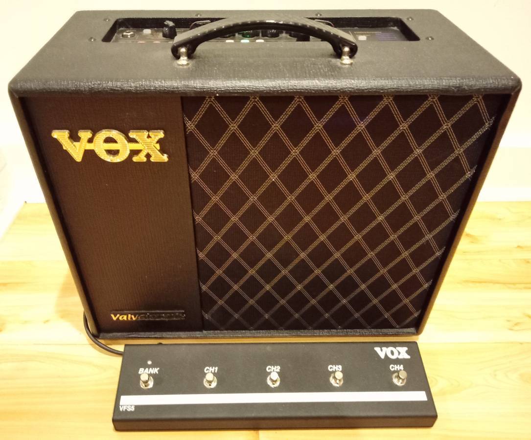 VOX Valvetronix VT40X 40W 1x10 Guitar Modeling Amp, LIKE-NEW