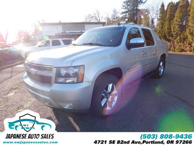 2011 Chevy Chevrolet Avalanche LTZ suv Sheer Silver Metallic