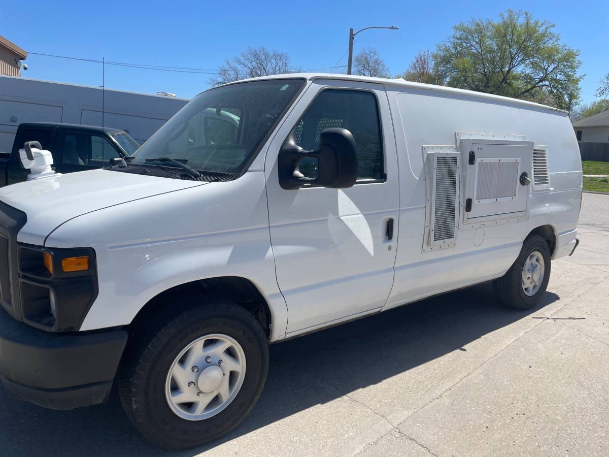 2012 FORD E250 CARGO VAN W/ GENERATOR