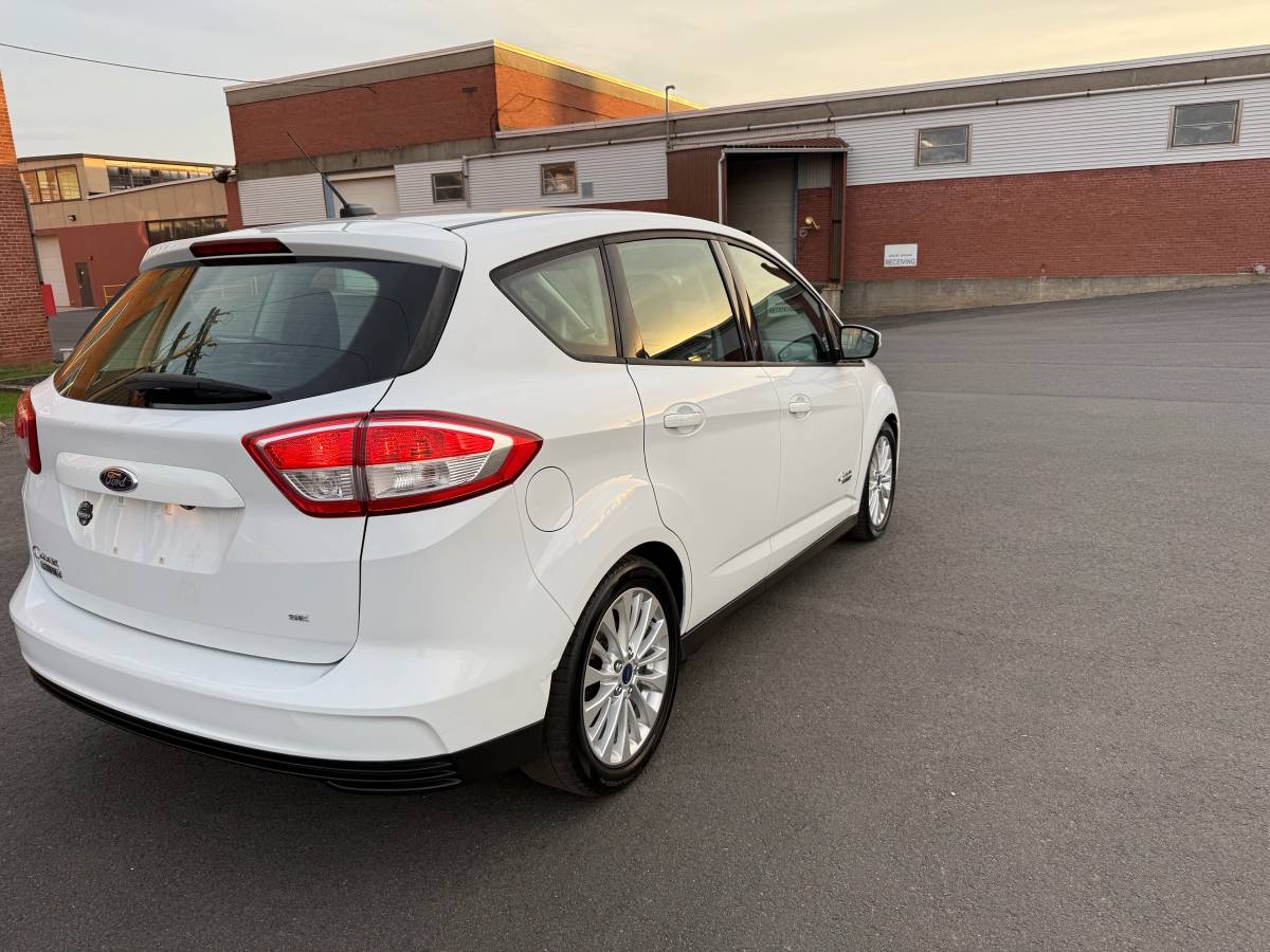 FORD C-MAX 2017 ENERGI CLEAN CARFAX RUNS PERFECT