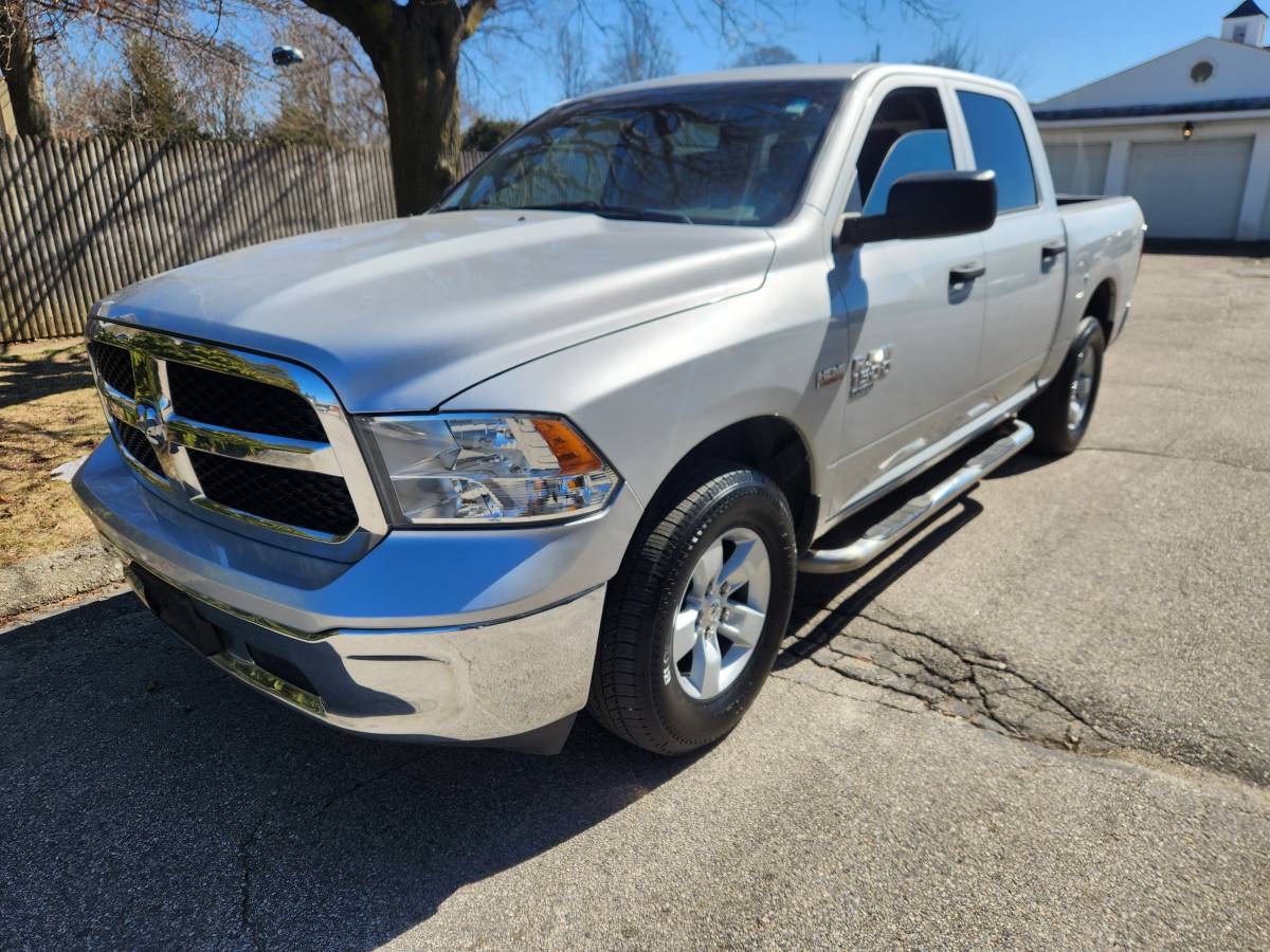 2019 Ram 4 Door Quad Cab 1500 Classic 5.7 Hemi 4X4 Very Clean