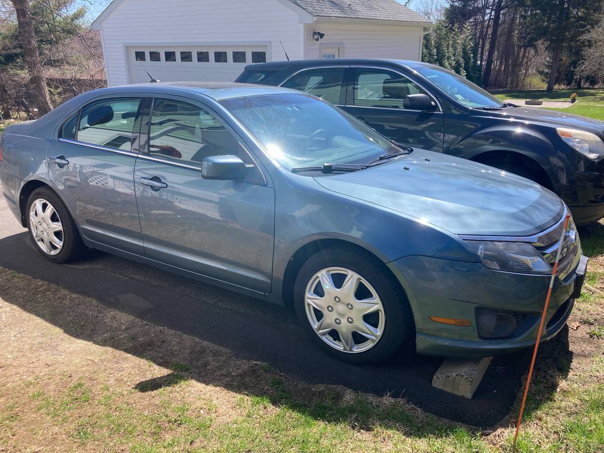 2011 Ford fusion SE 64k miles