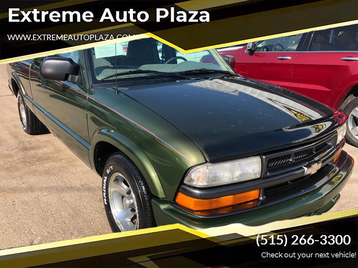 2001 Chevrolet S10 LS Extended Cab Pick-Up