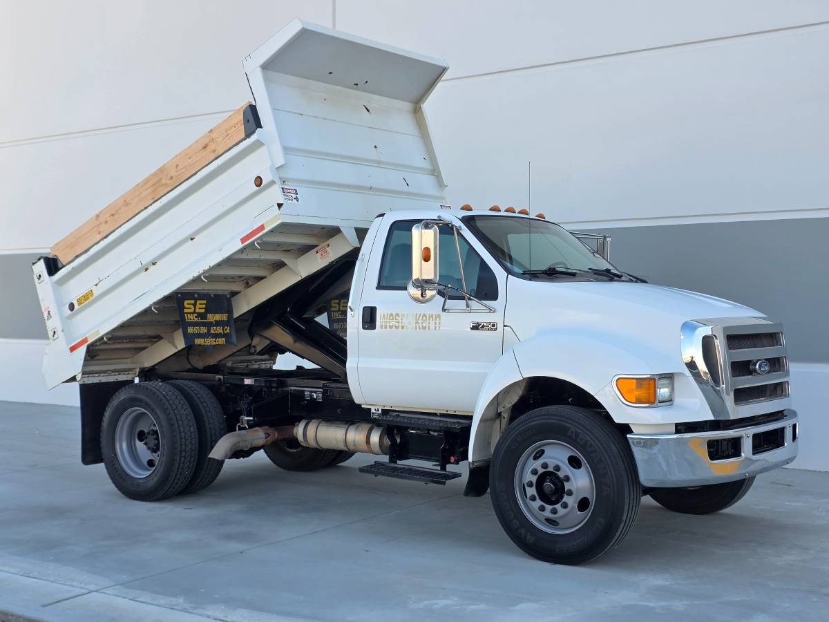 2010 Ford F750 10FT Turbo Diesel Dump Truck w/64K MILES