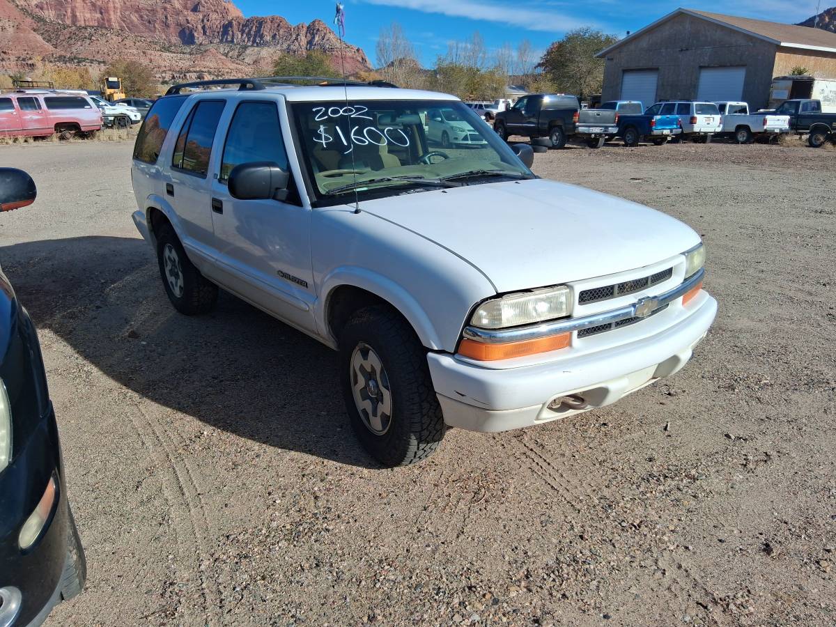 2002 chevy blazer runs and drives good