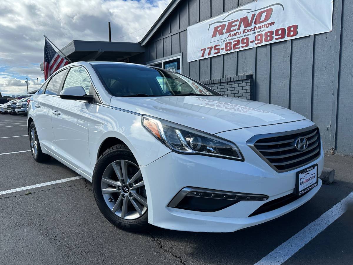 2015 Hyundai Sonata SE, Rear View Camera & Bluetooth