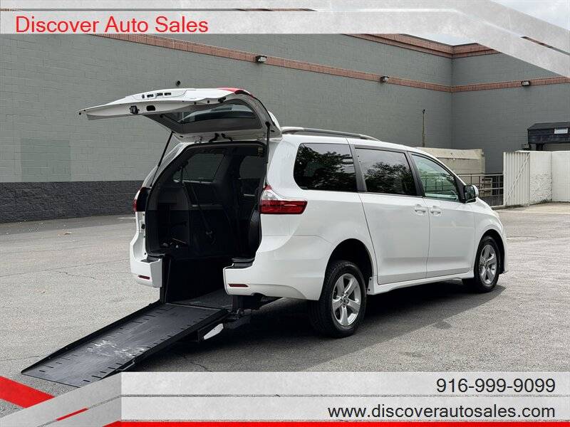 2018 Toyota Sienna LE 8-Passenger HANDICAP WHEELCHAIR ACCESSIBLE VA