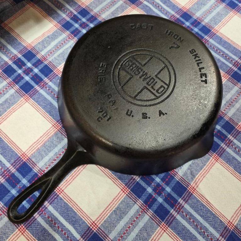 Griswold Cast Iron Skillet #7 701 C