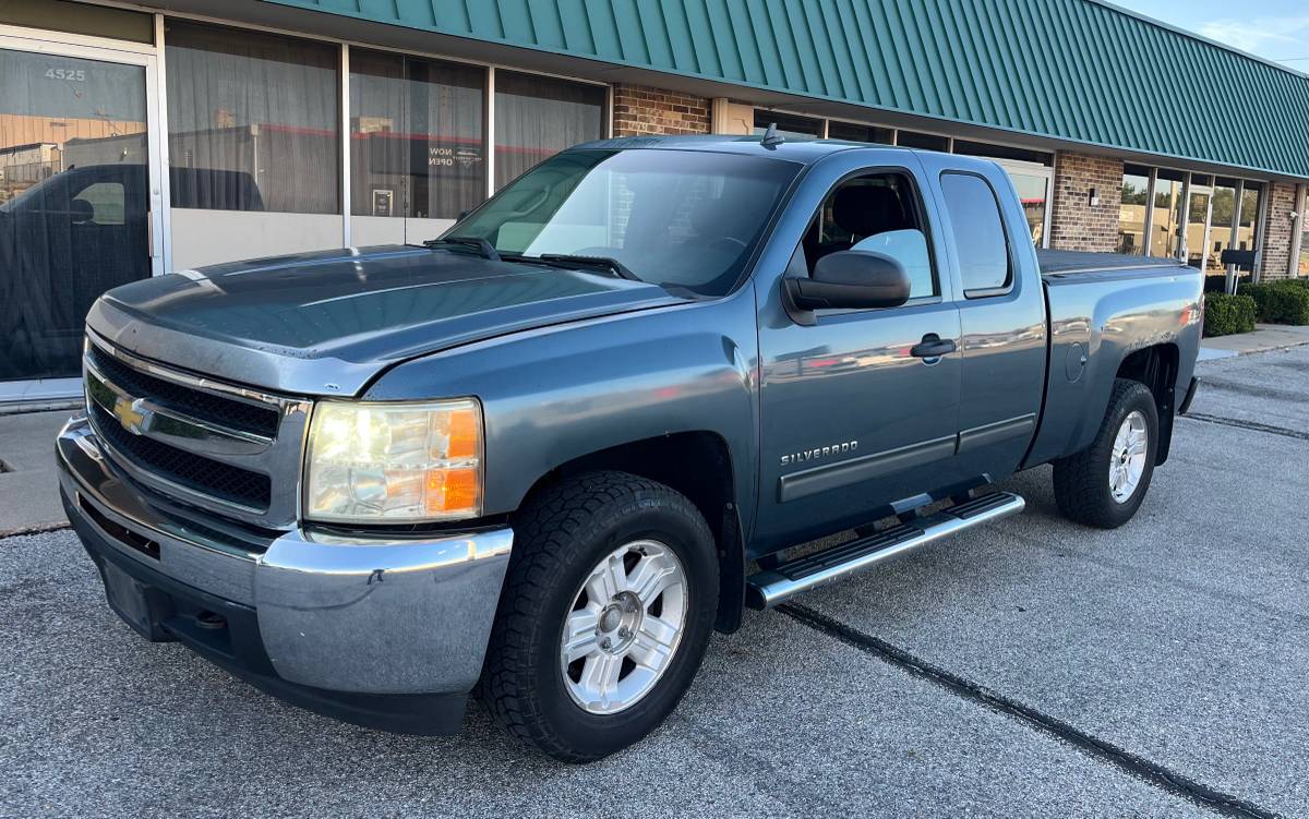 Chevrolet 2013 Silverado Z71 4X4 Pickup Truck...NICE