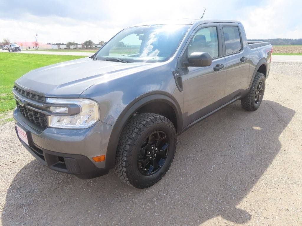 2024 Ford Maverick XLT FX4 AWD 7,986 Miles - $24,900 One Owner