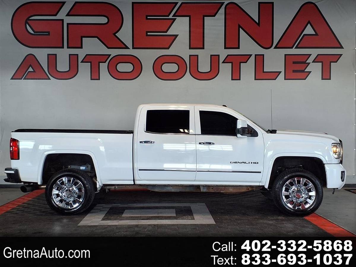 2015 GMC Sierra 2500HD 4WD Crew Cab 153.7 Denali