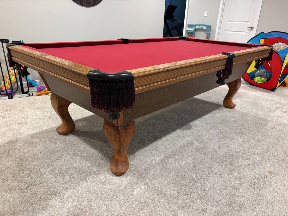 8' Olhausen Pool Table - Free Installation & New Felt - Grand Island