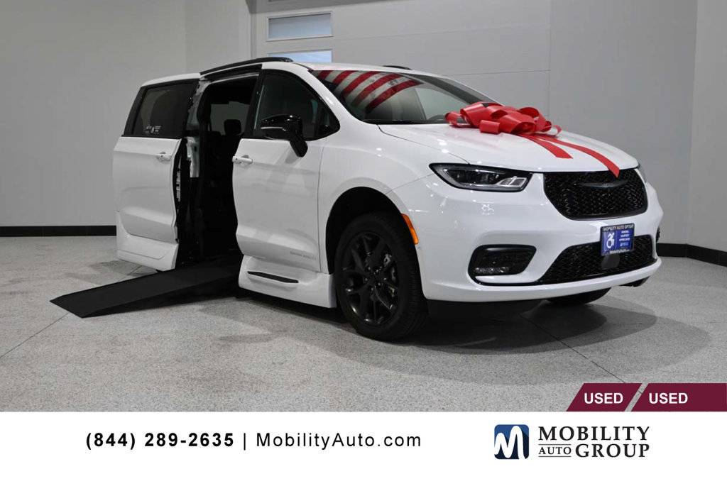 2024 Chrysler Pacifica Touring L FWD WHITE