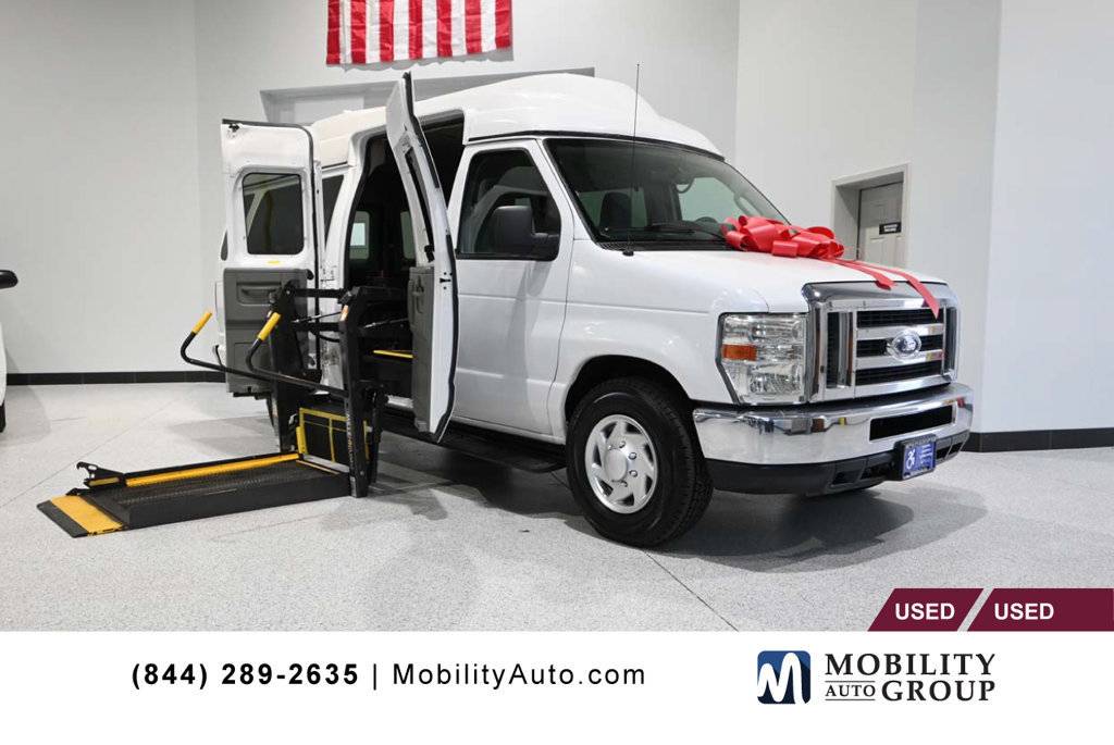 2012 Ford Econoline Wagon E-350 Super Duty Ext XLT
