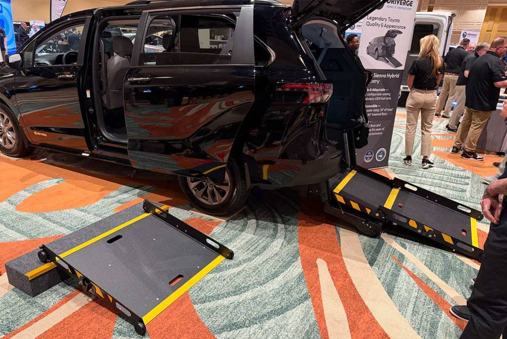 2020 Toyota Sienna LE Mobility FWD 7-Passenger Mob