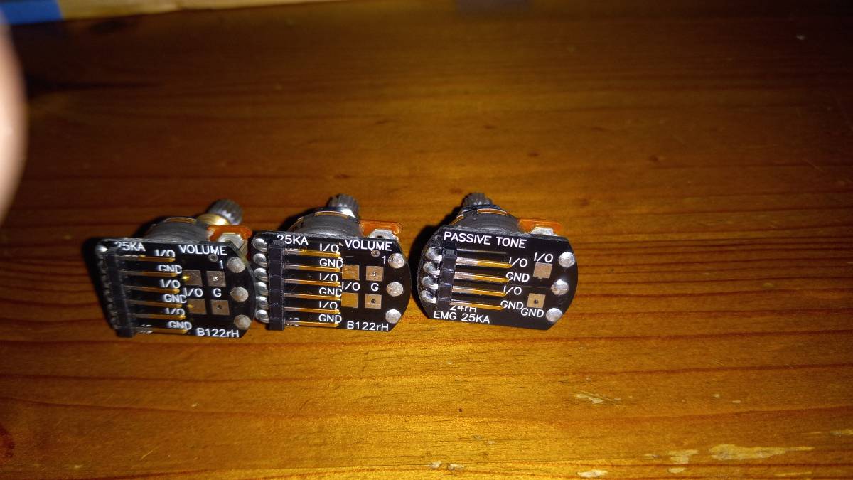 EMG Active Solderless Hardware w/Pots with cables