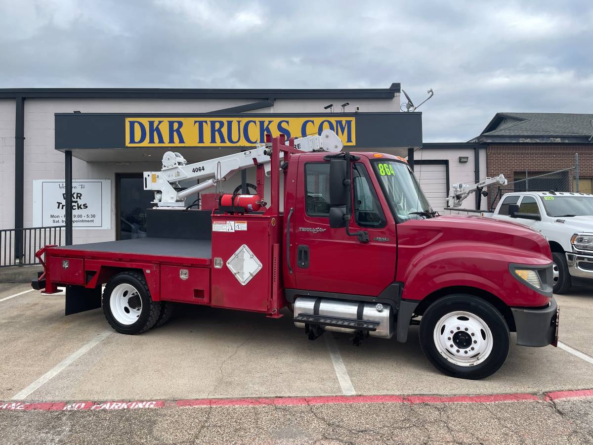 2014 INTERNATIONAL TERRASTAR REG CAB 6400LB LIFTMOORE CRANE