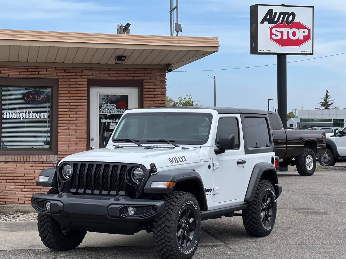 2022 Jeep Wrangler Willys 4x4 2dr SUV. Like New