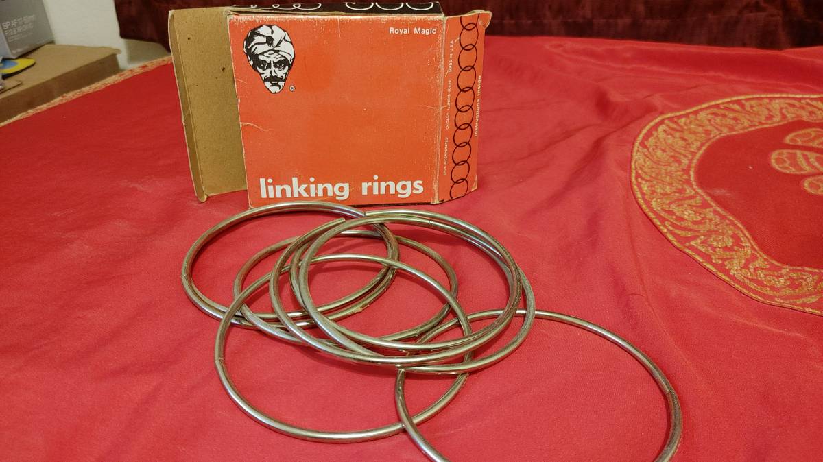 Magic trick - linking rings