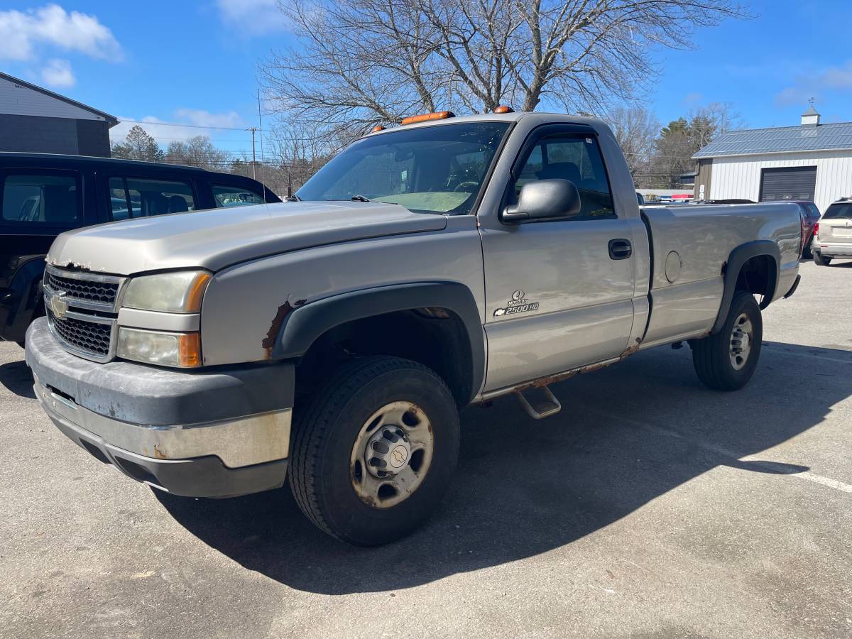2006 Chevy 2500 HD 4x4 Regular Cab Cheap Truck