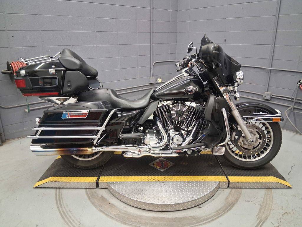2013 Harley-Davidson FLHTCU - Electra Glide Ultra Classic V Twin