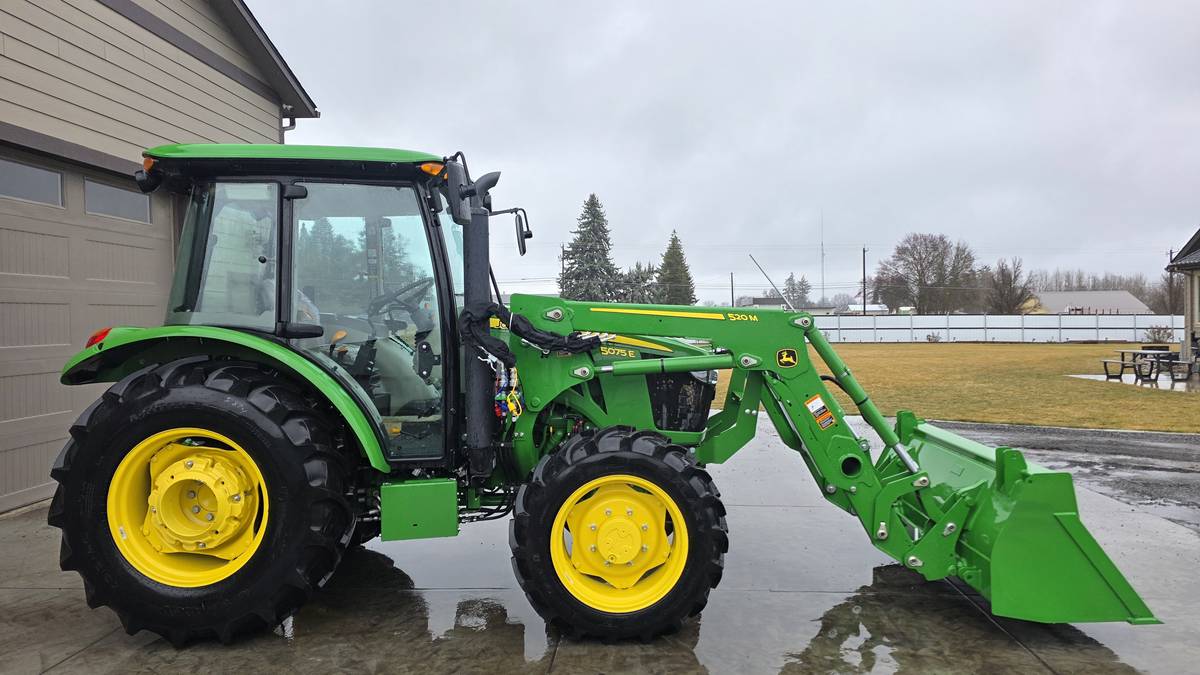 NEW!!! ONLY 21HRS 2025 JOHN DEERE TRACTOR 5075E 75HP 4WD