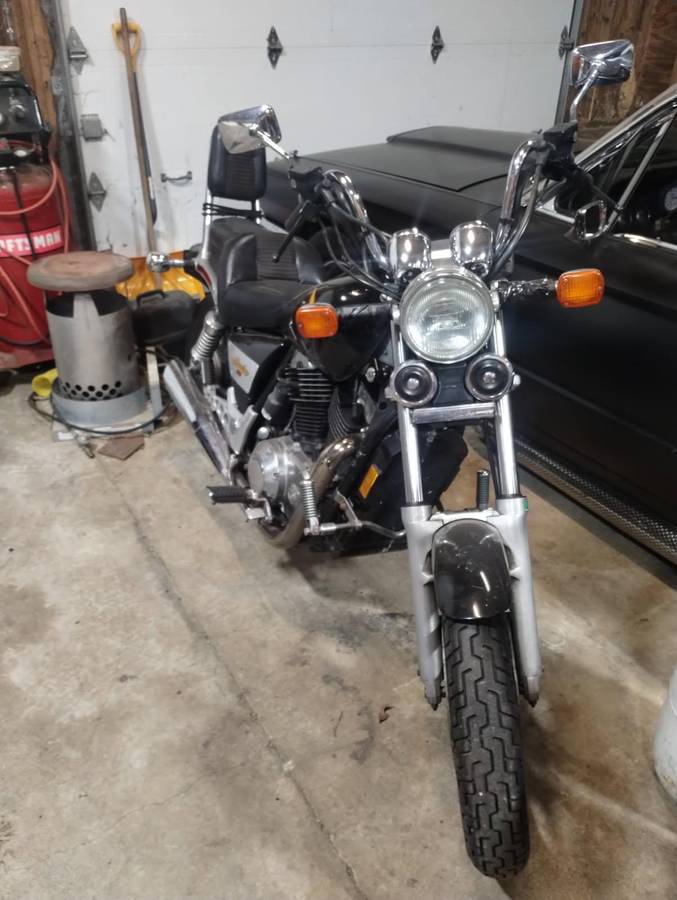 MINT) 1986 Honda Shadow VT 1100