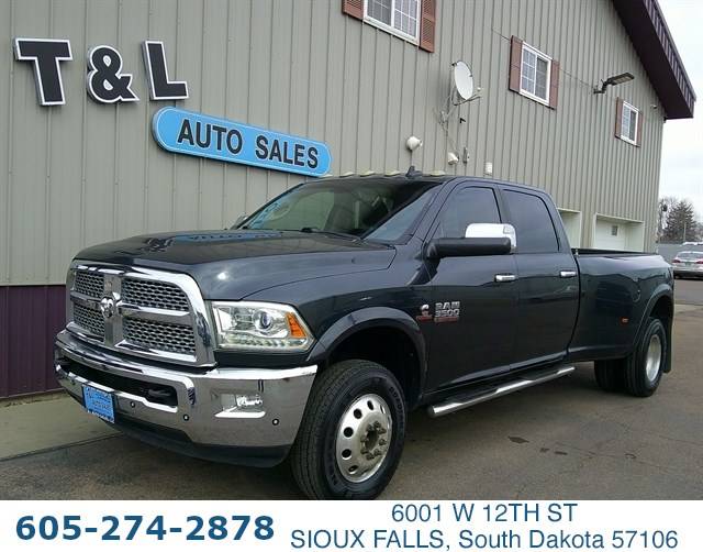 2017 Ram 3500 Laramie 4X4 CREW CAB LB DUALLY