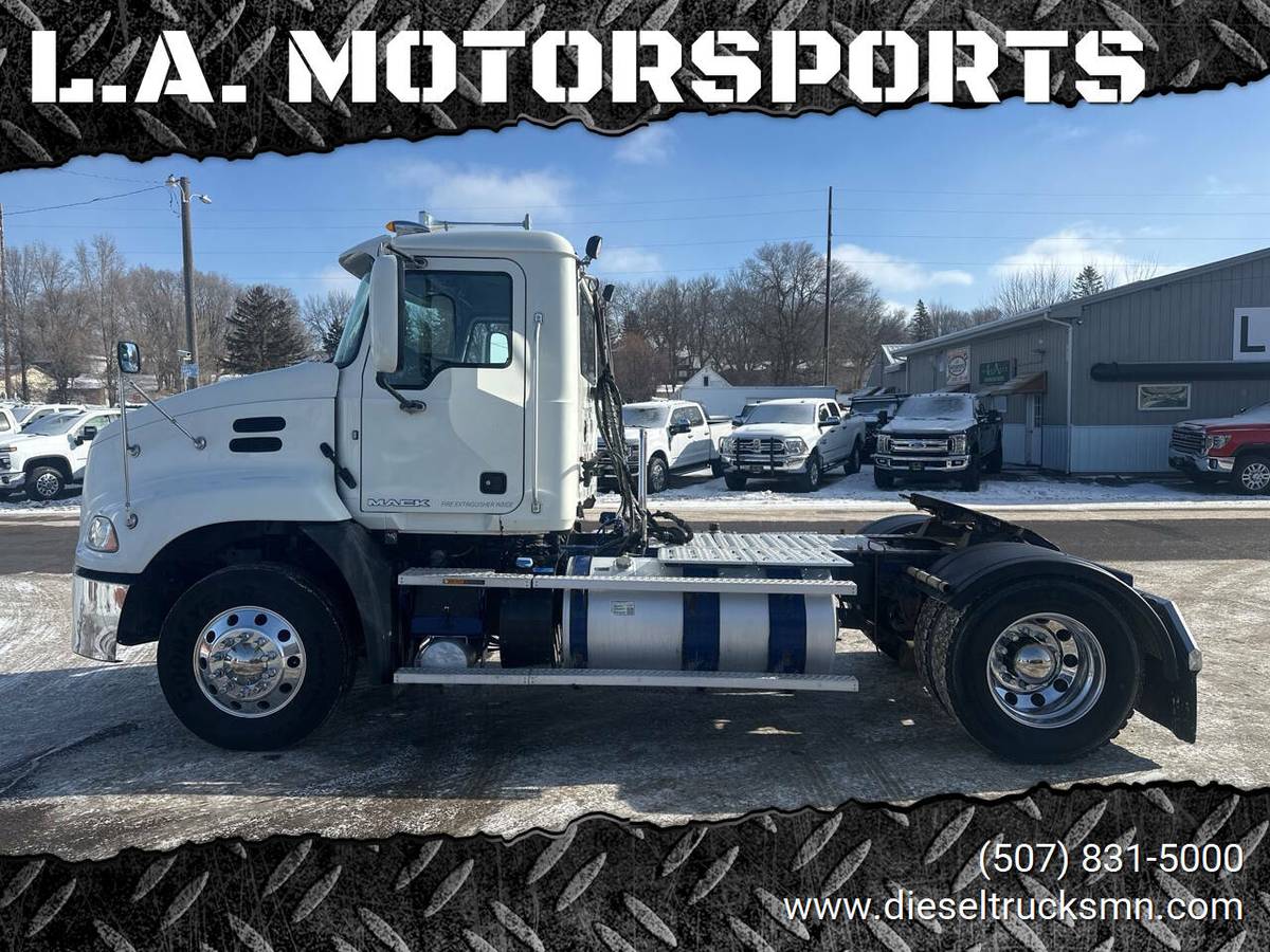 2017 MACK PINNACLE DAY CAB TRUCK SINGLE AXLE WET KIT AUTOMATIC