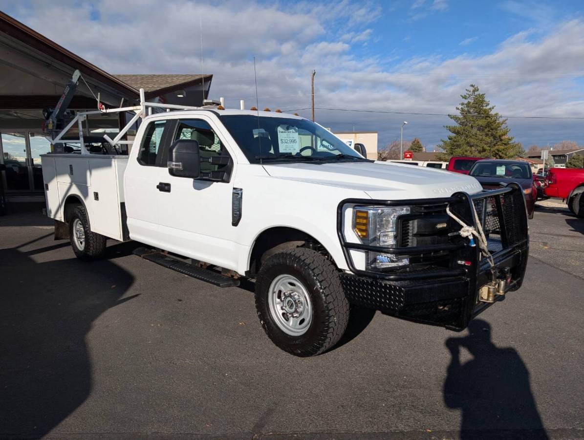 2019 Ford F-350 Super Duty XL 4dr SuperCab 168 in. WB SRW Chassis Chassis 4x4 4