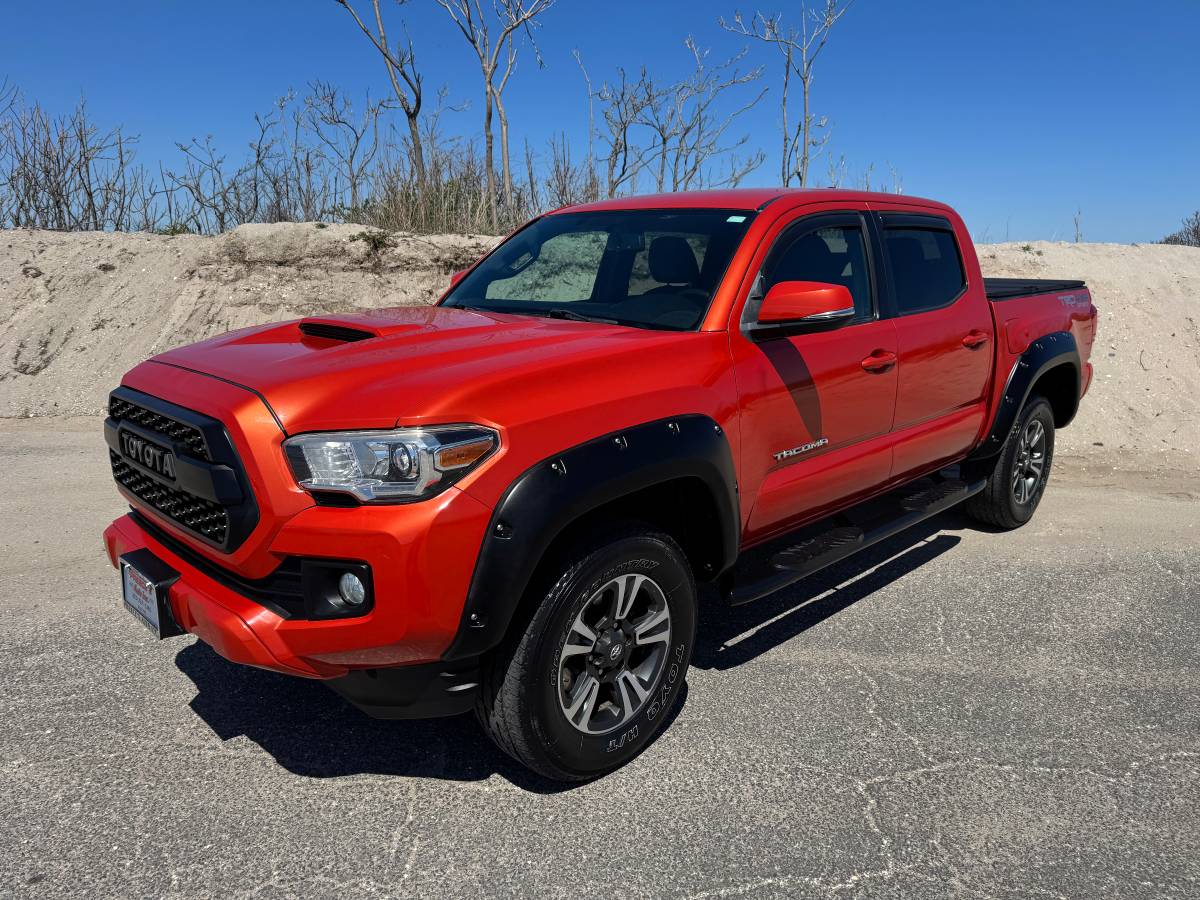 2017 TOYOTA TACOMA TRD "SPORT" V6 4X4 CREW CAB PICKUP SRVCD MINT