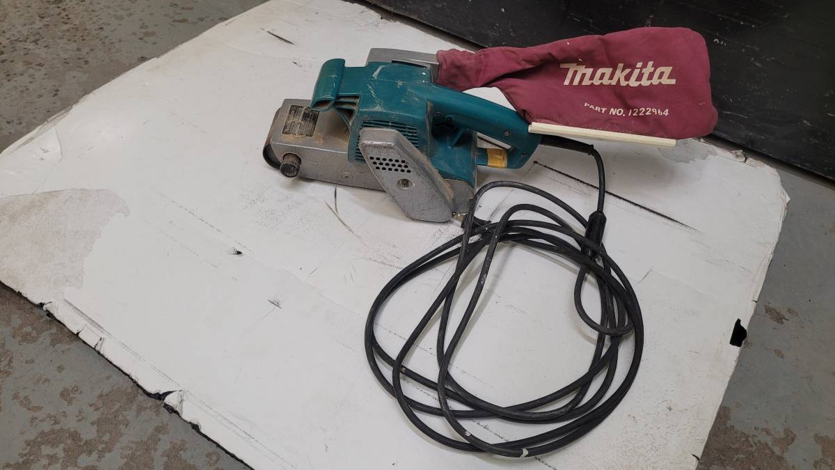 Makita 9924DB belt sender, wired. Good working condition